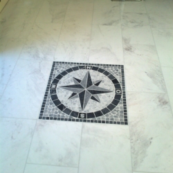 Volakas mit Bodenornament