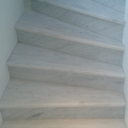 Innentreppe Marmor Arrarat White