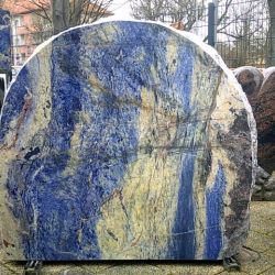 Namibia Blue poliert und bossiert