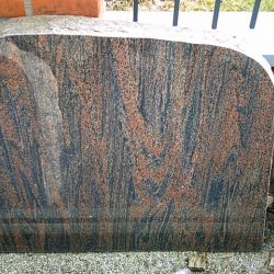 Halmstad poliert und die Seiten bossiert