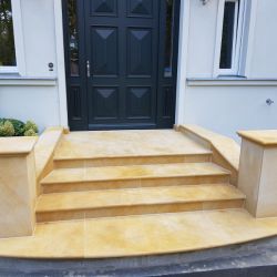 Beeindruckende Sandsteintreppe